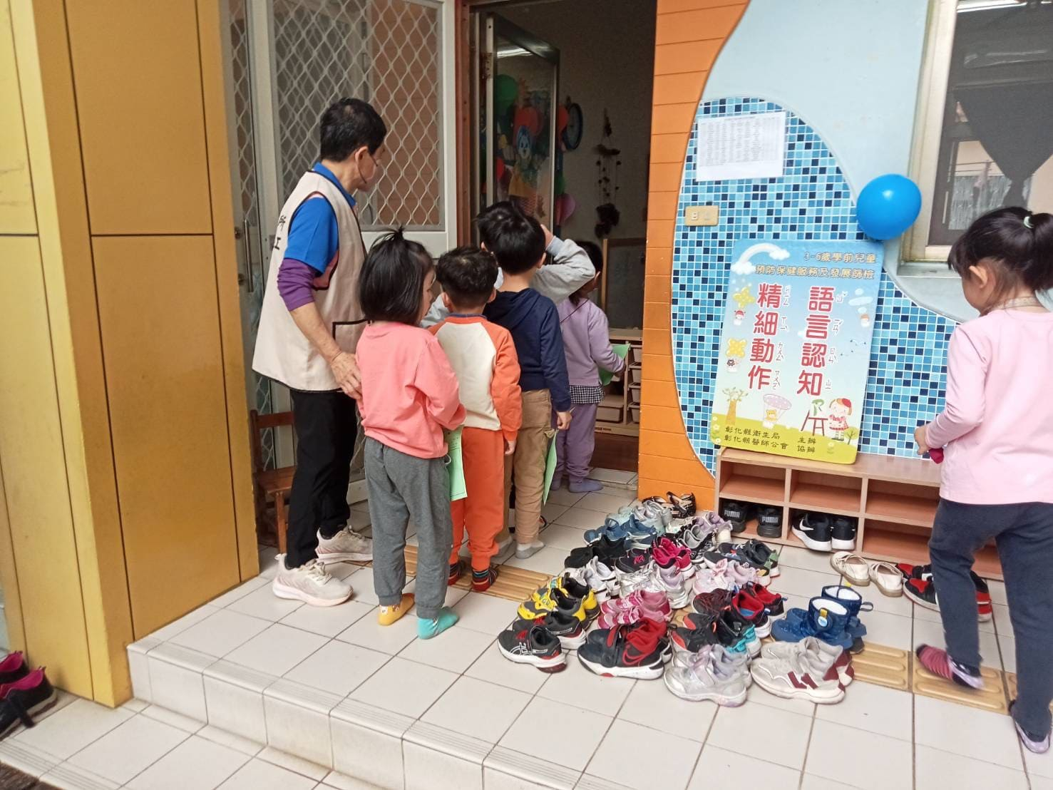114年幼兒園健康檢查活動，謝謝志工團隊們協助 相本