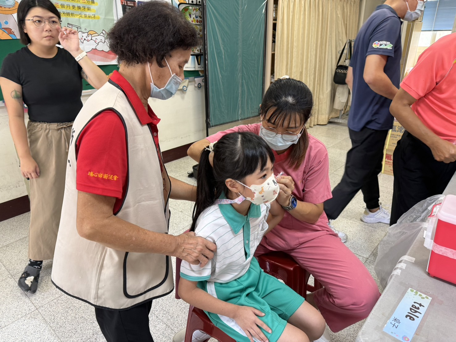 113年校園流感施打go 10月18日來到明聖國小及太平國小,感謝衛生所強而有力的志工們協助！照片1