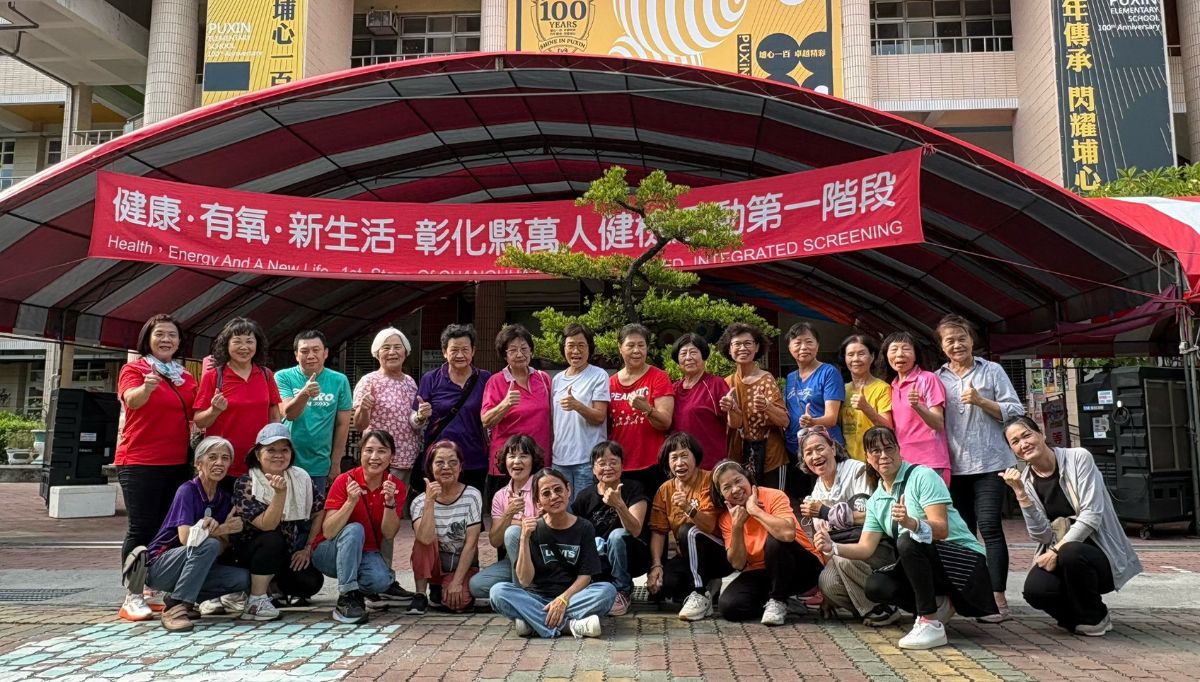 8/23志工協助整篩活動照片2